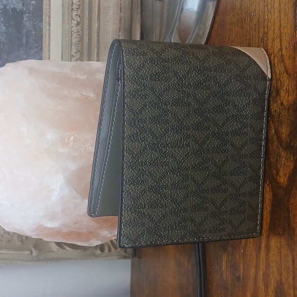 Like New! Michael Kors Men's Bifold Wallet - Olive, Tan, and White - Picture 6 of 10